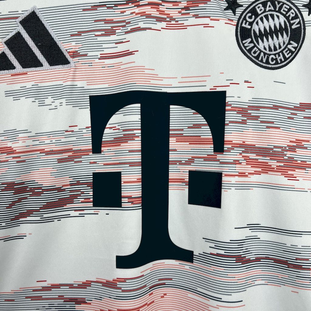 Bayern München away 25/26