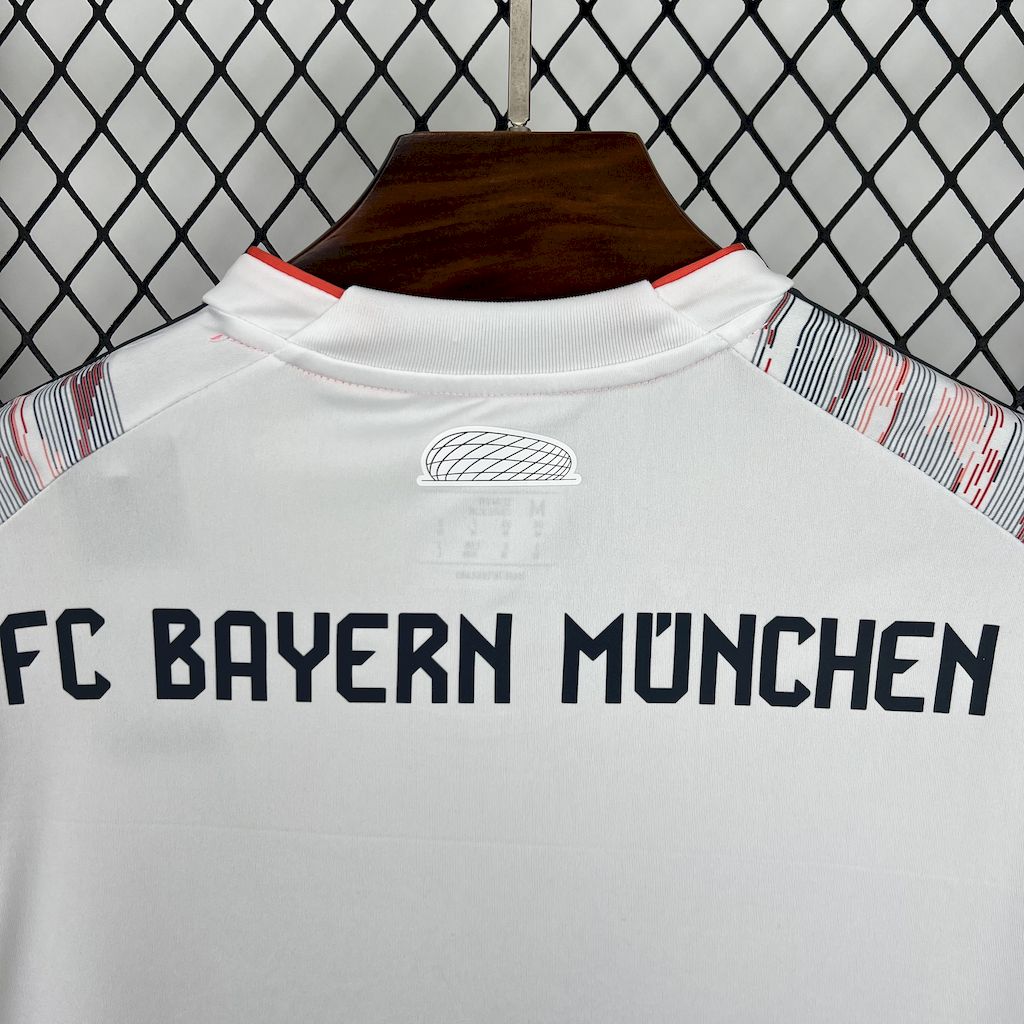 Bayern München away 25/26